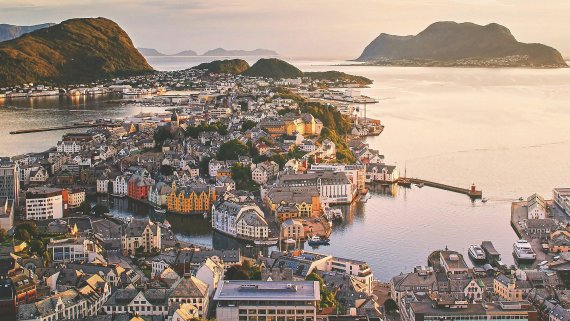 3 Queens from London to Norway, Belgium, Portugal and Morocco
